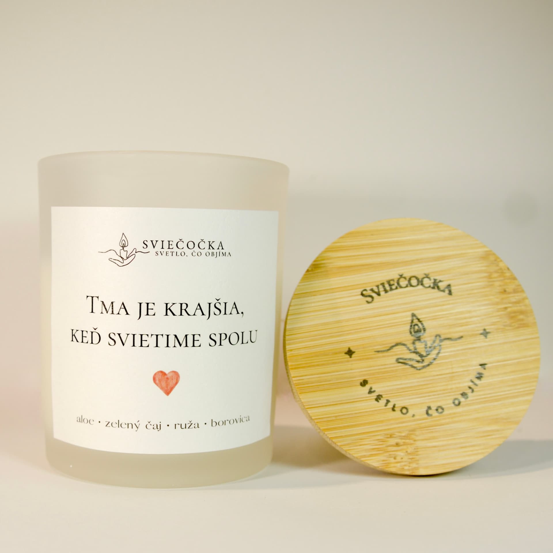 Svieťme spolu aloe · zelený čaj · ruža · borovica 140g ručne vyrábaná sójová sviečka sójový vosk - pohľad 4