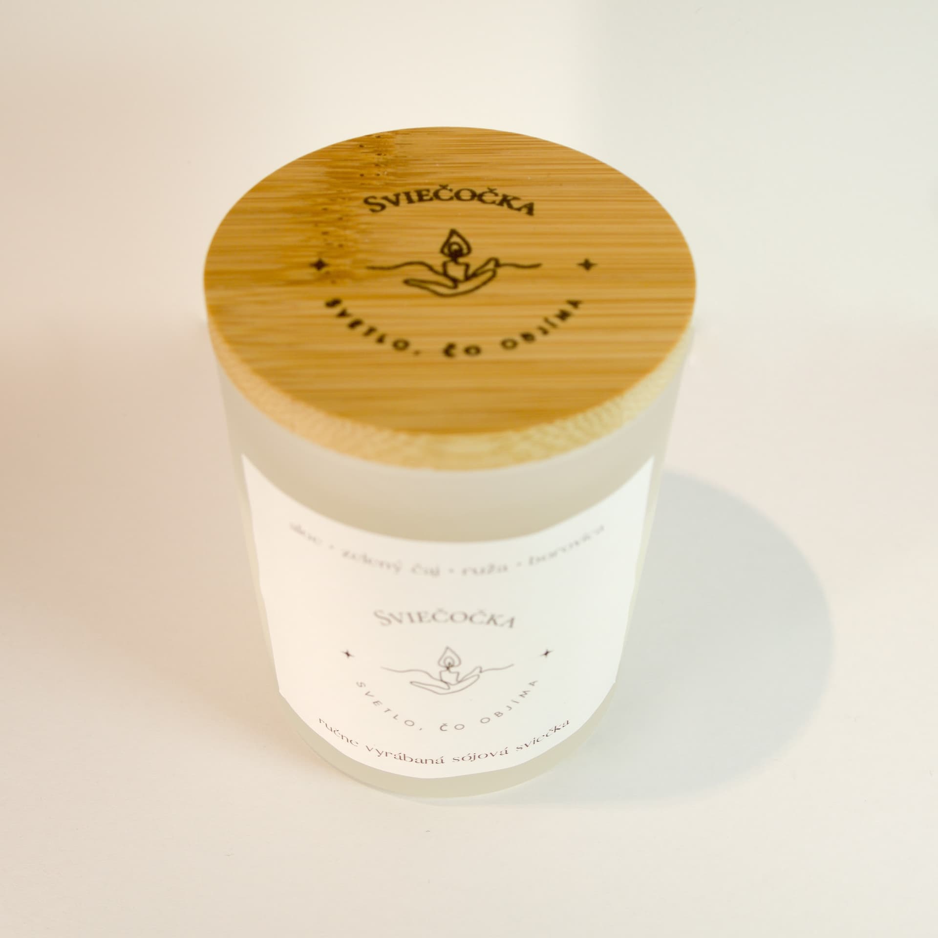 Jemné svetlo aloe · zelený čaj · ruža · borovica 140g ručne vyrábaná sójová sviečka sójový vosk - pohľad 4