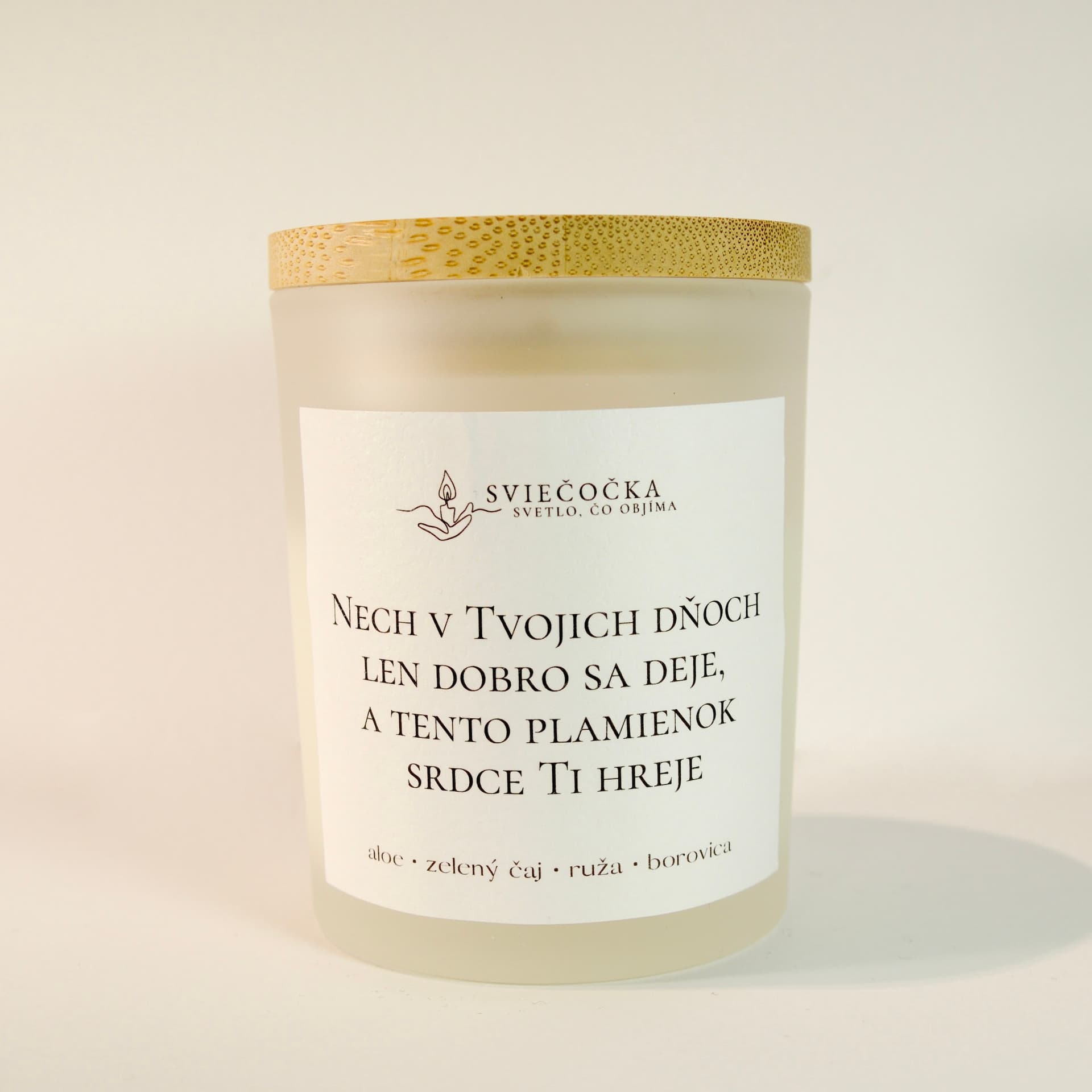 Plamienok dobra aloe · zelený čaj · ruža · borovica 140g ručne vyrábaná sójová sviečka sójový vosk
