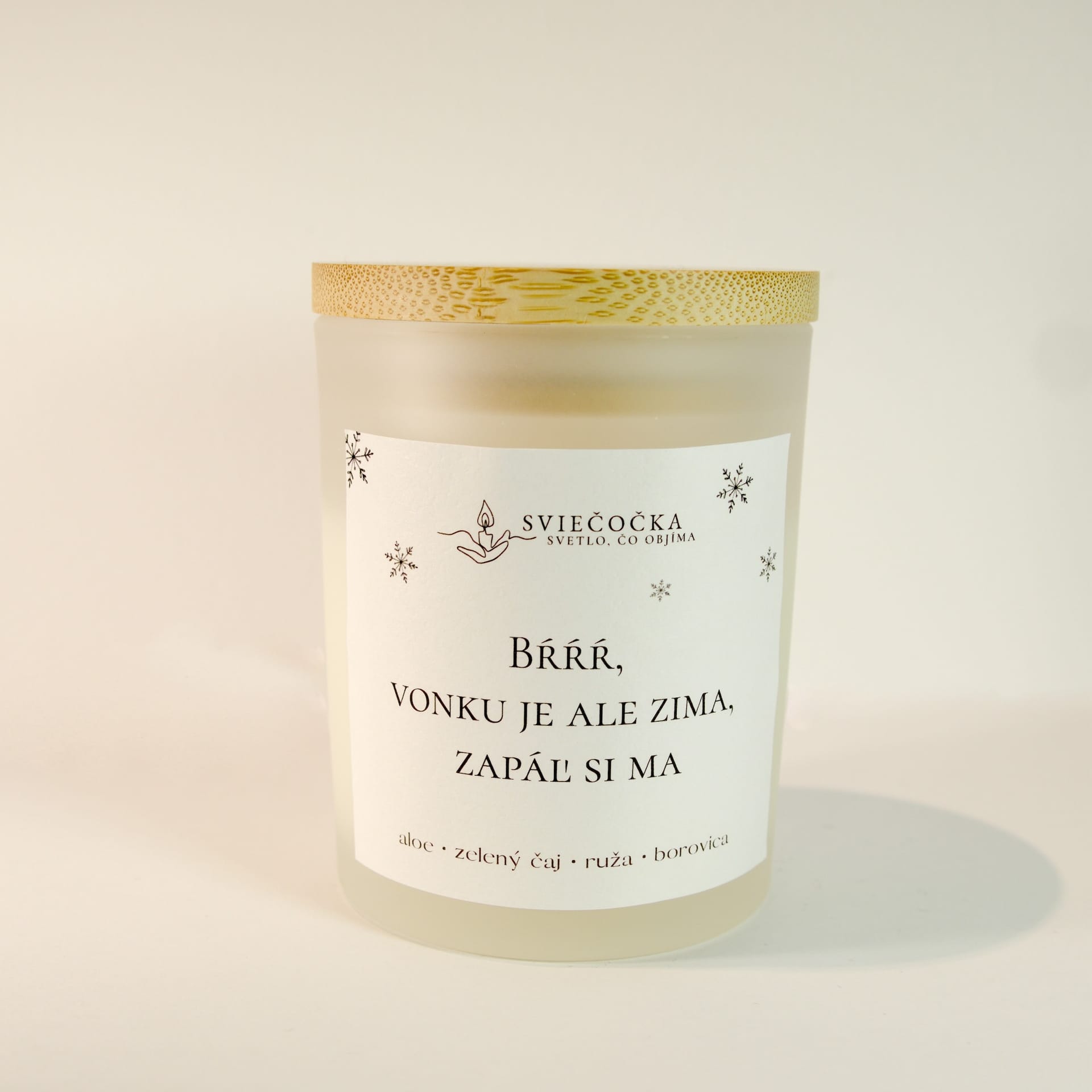 Zapáľ si ma - aloe · zelený čaj · ruža · borovica - ručne vyrábaná sójová sviečka