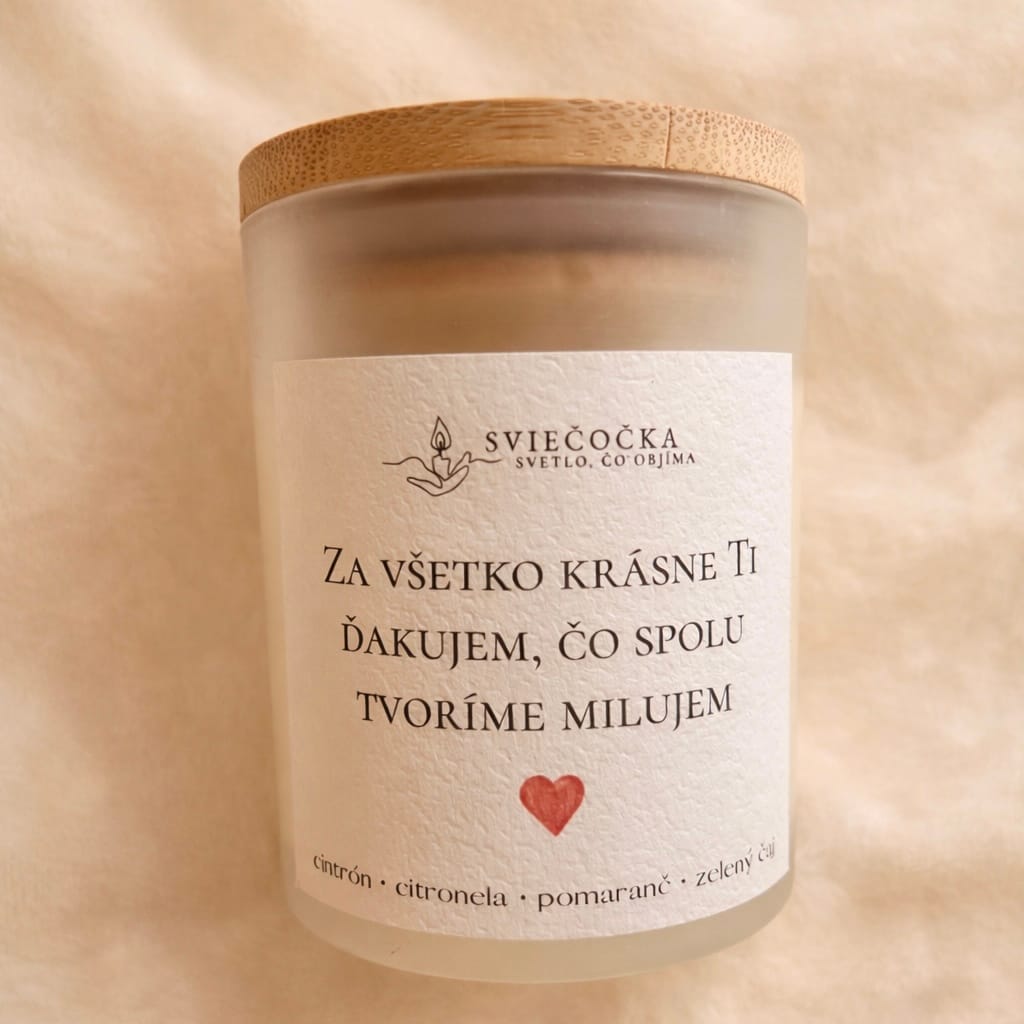 Milujem - cintrón · citronela · pomaranč · zelený čaj - ručne vyrábaná sójová sviečka